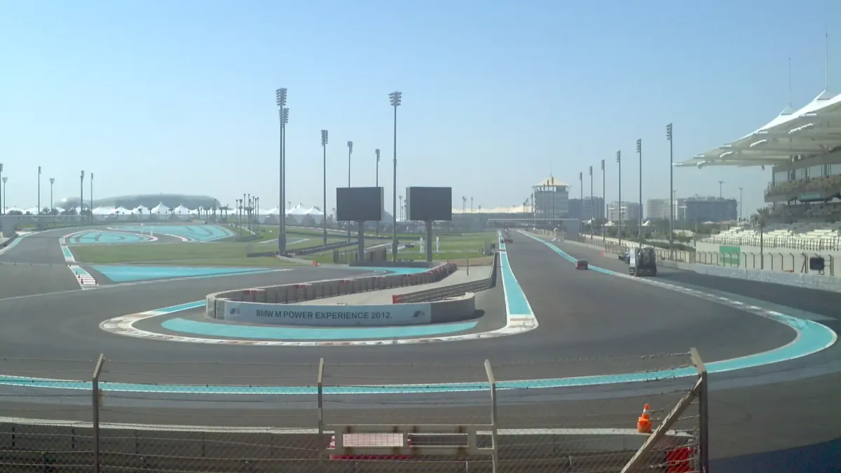 Vy över racerbanan Yas Marina.