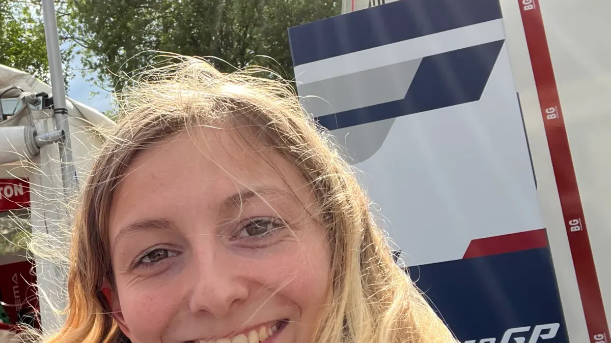 Doriane Pin i ett licensierat motorsportfoto.