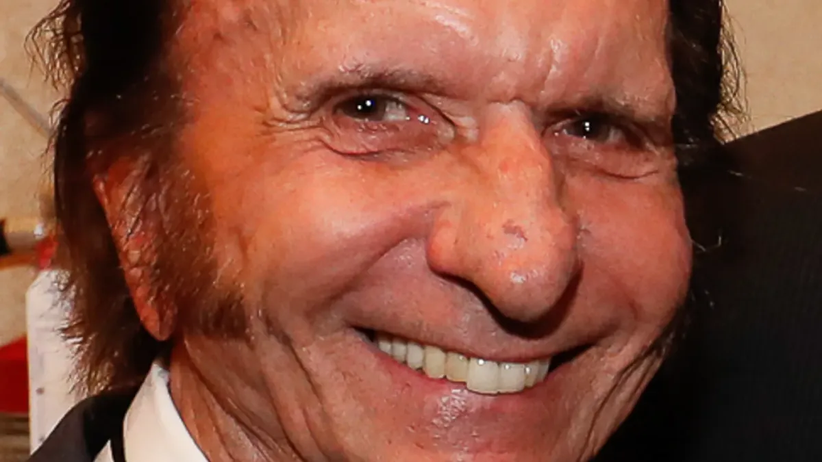 Emerson Fittipaldi i ett licensierat motorsportfoto.