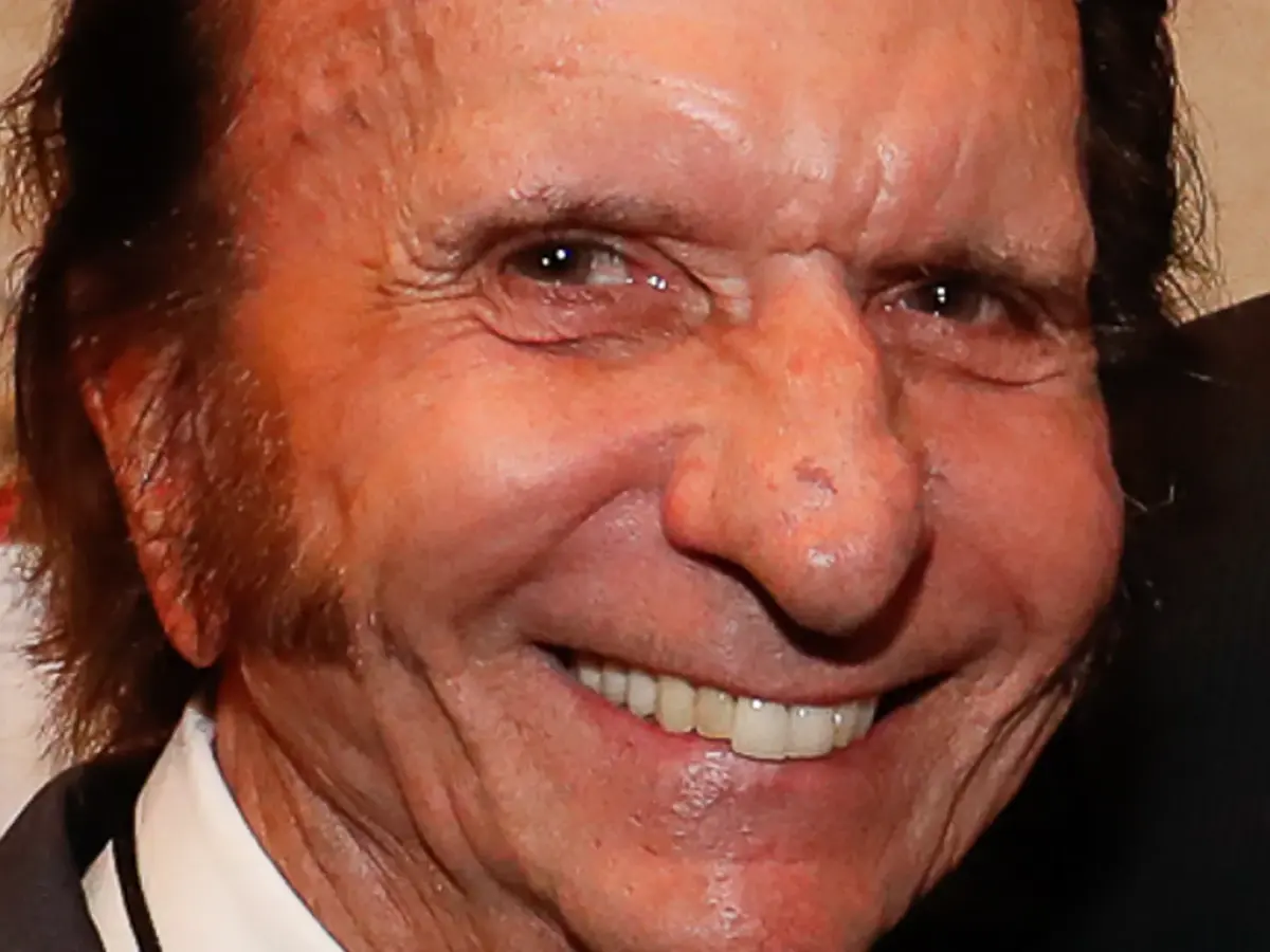 Emerson Fittipaldi i ett licensierat motorsportfoto.