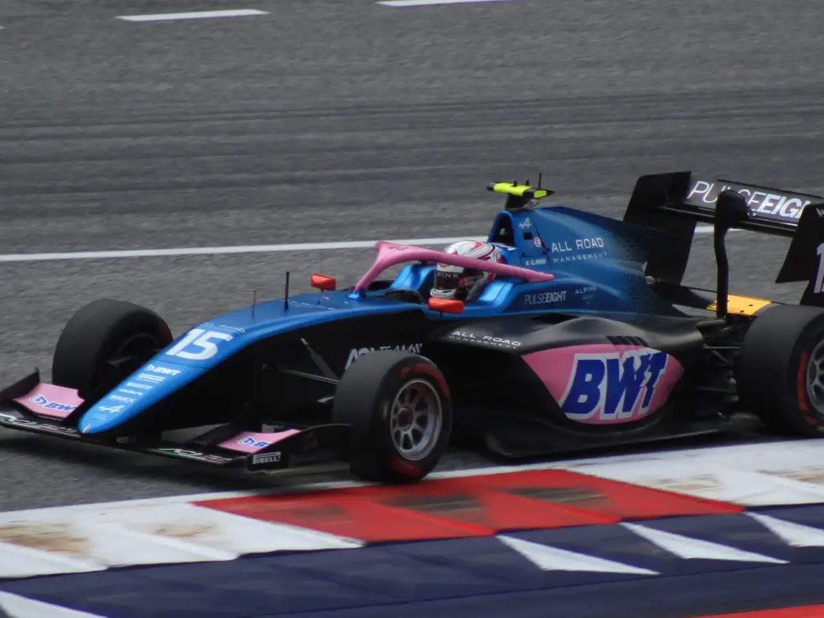 Gabriele Minì i ett licensierat motorsportfoto.