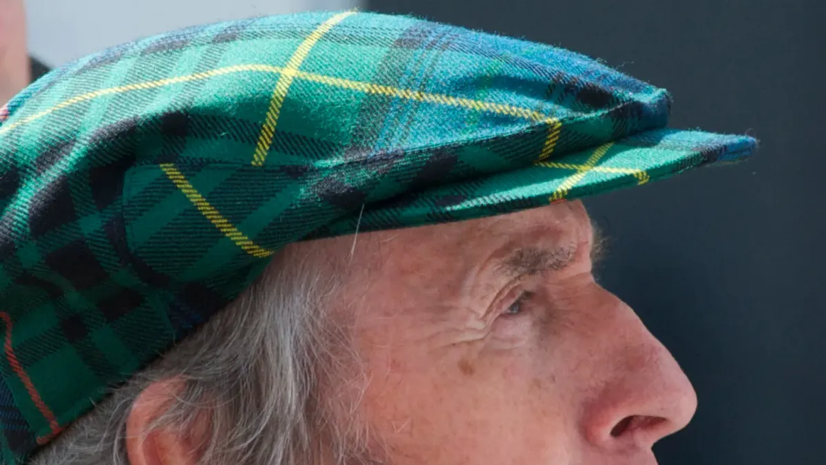 Jackie Stewart i ett licensierat motorsportfoto.