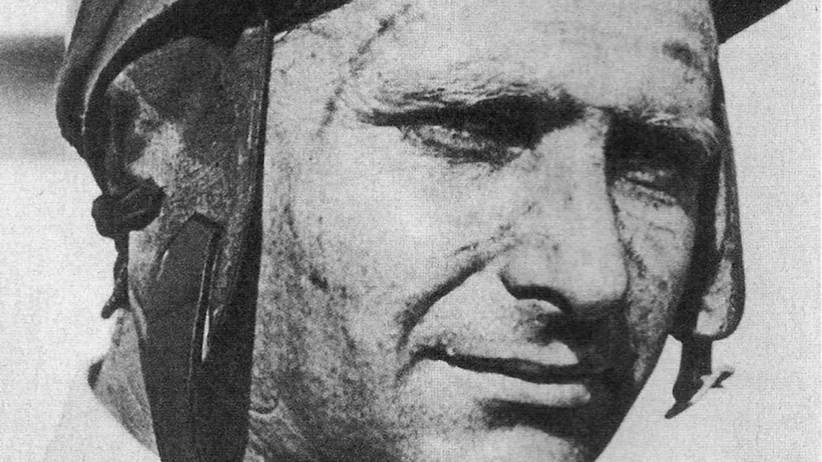 Juan Manuel Fangio i ett licensierat motorsportfoto.