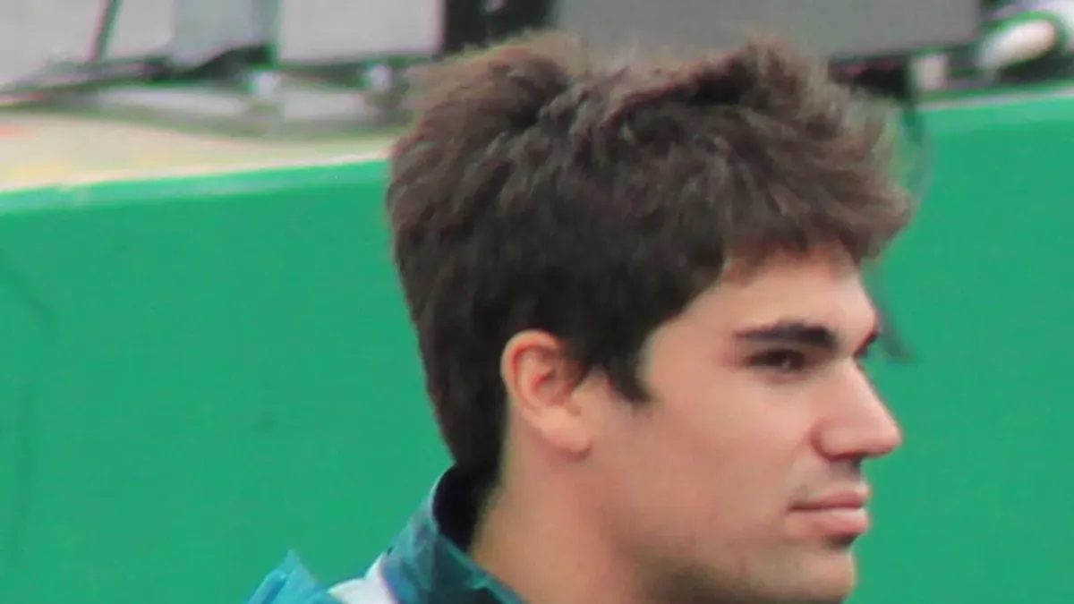 Lance Stroll i ett licensierat motorsportfoto.