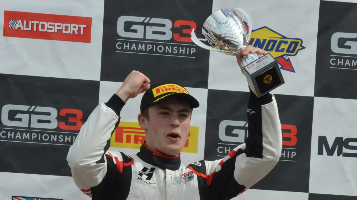 Luke Browning i ett licensierat motorsportfoto.