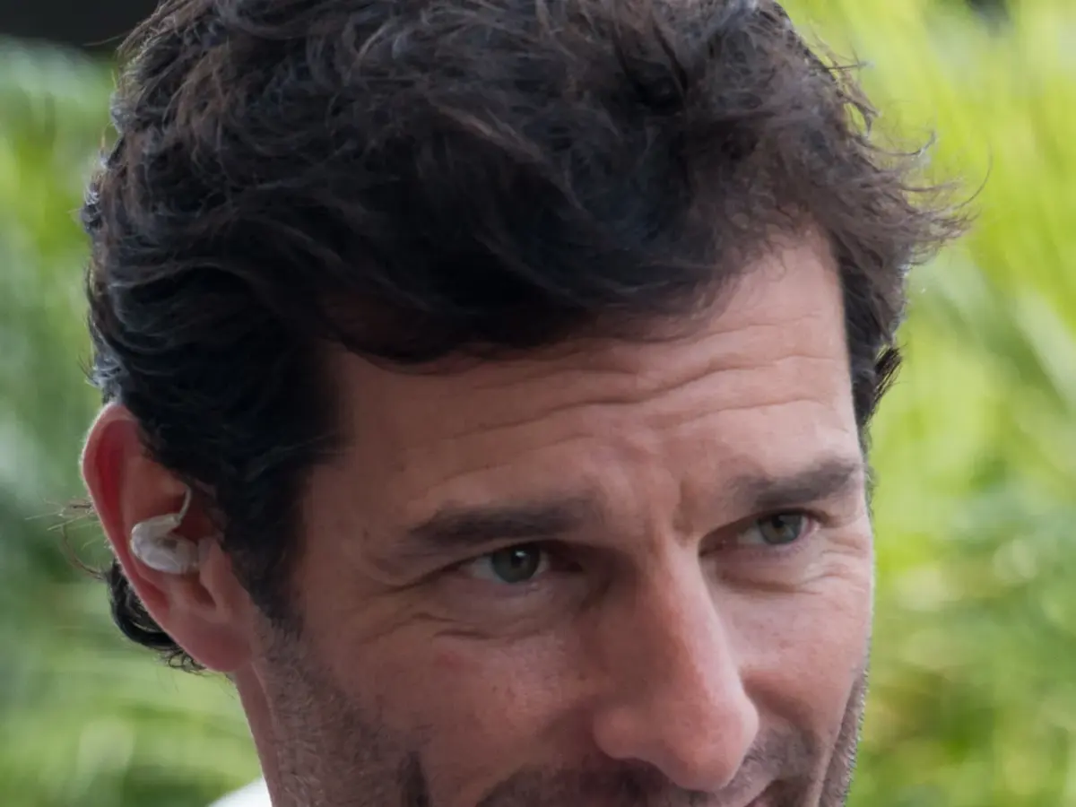 Mark Webber i ett licensierat motorsportfoto.