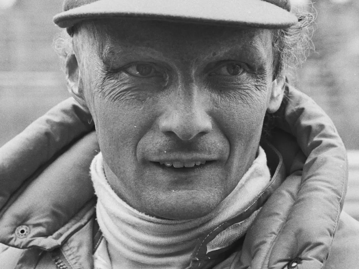 Niki Lauda i ett licensierat motorsportfoto.