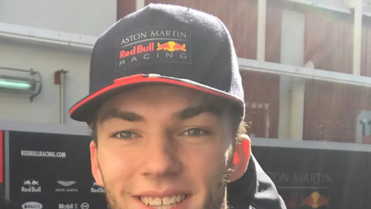Pierre Gasly i ett licensierat motorsportfoto.