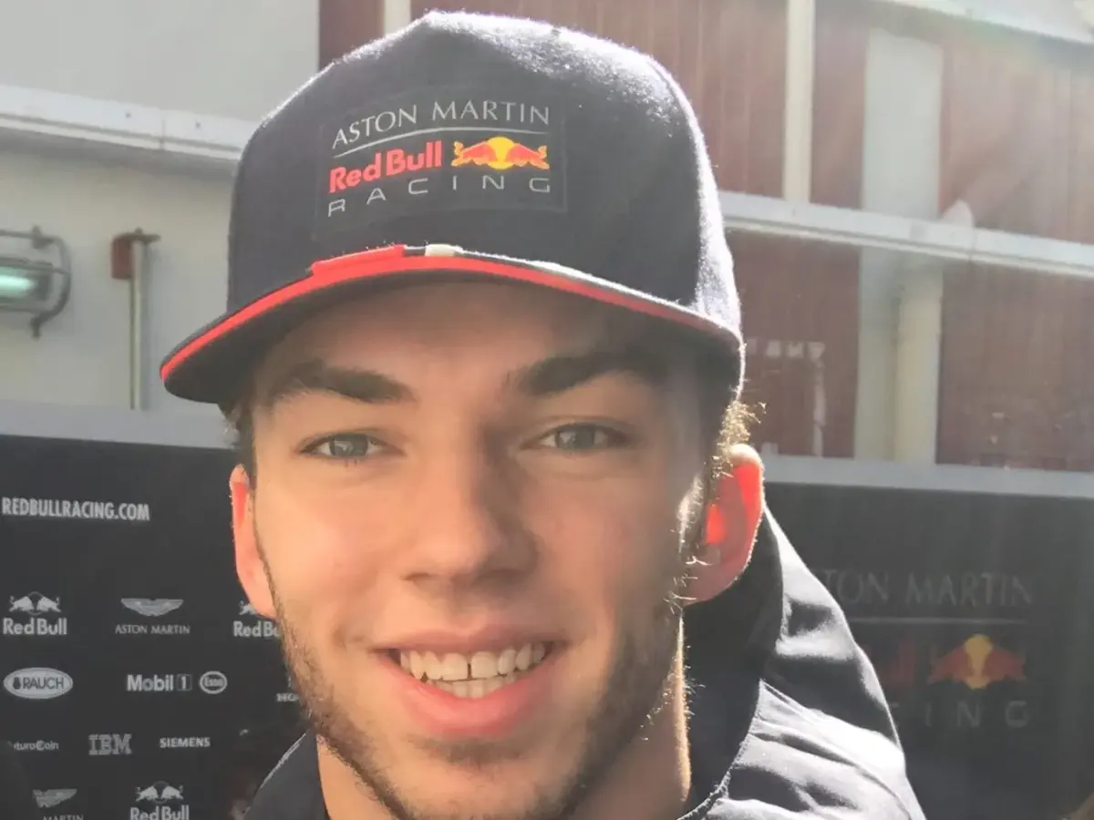 Pierre Gasly i ett licensierat motorsportfoto.