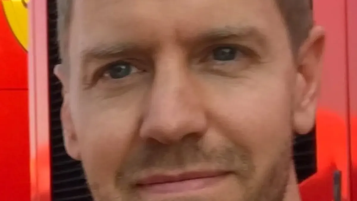 Sebastian Vettel i ett licensierat motorsportfoto.