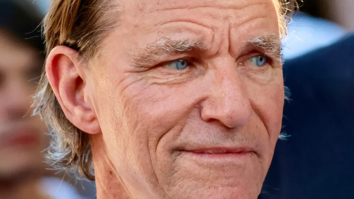 Stefan Johansson i ett licensierat motorsportfoto.