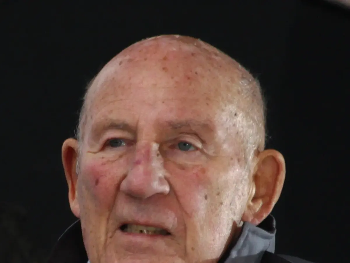 Stirling Moss i ett licensierat motorsportfoto.